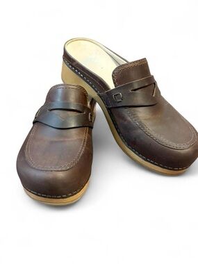 Brown leather Dansko clogs great condition size 6 women’s